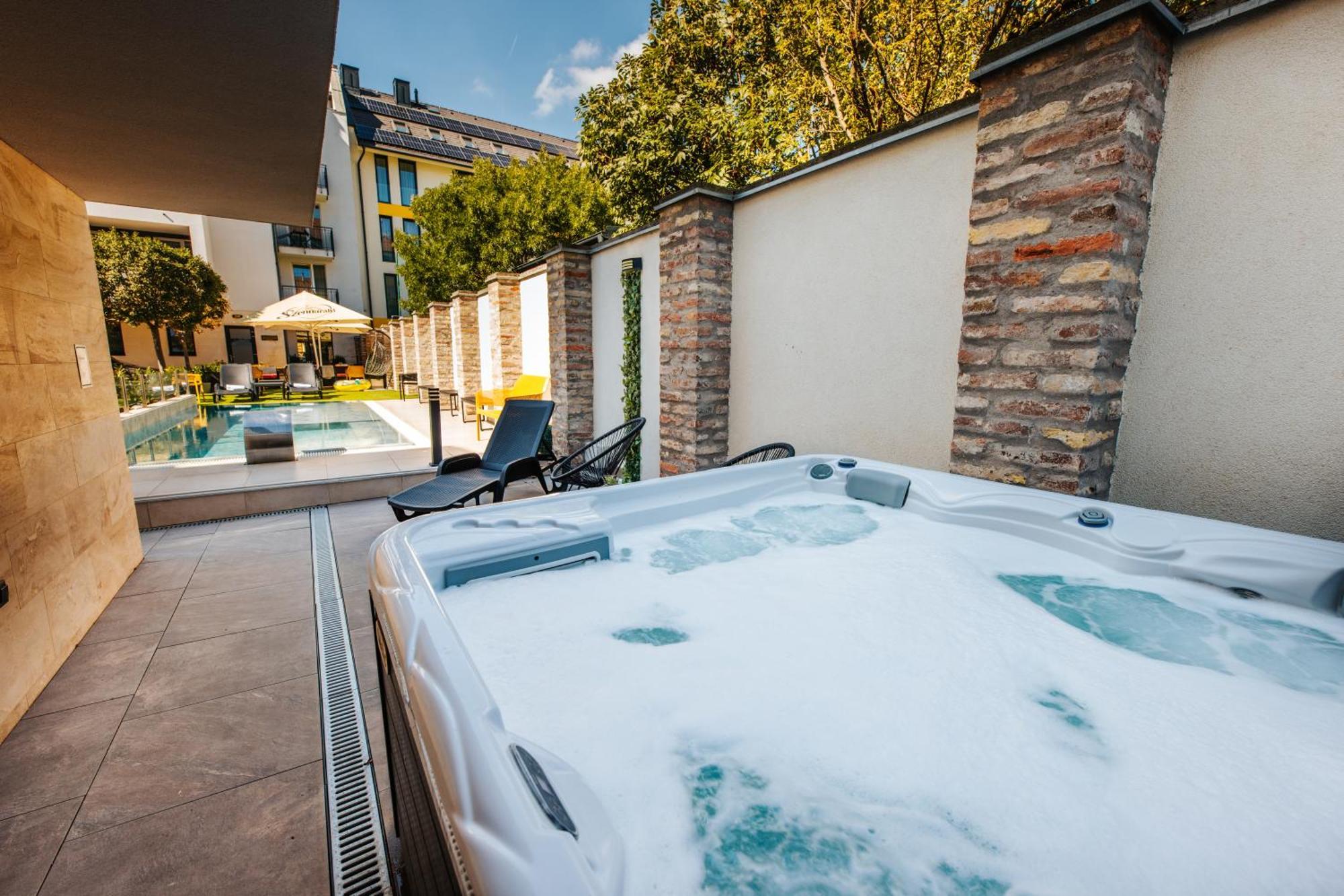 Hotel Auris セゲド エクステリア 写真